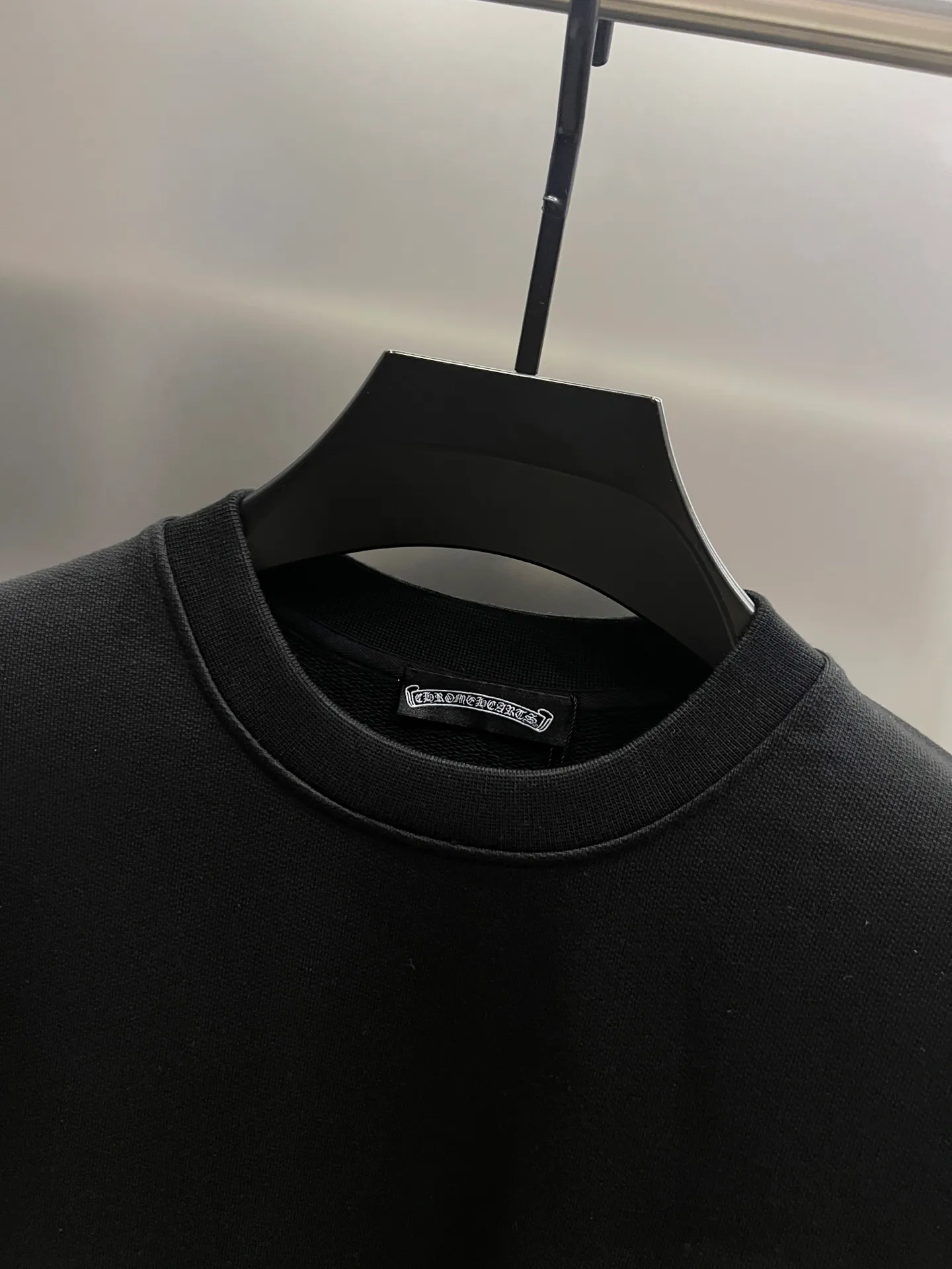 🅿️310 CH Cro 2025 Autumn and Winter New Customized 430g Double Yarn Fabric Round Neck Long Sleeve Sweater Chest Cross Pastel Embroidery Technology Classic Sanskrit Letters Embroidery Pastel + Hardware Design Technology High-end Version! The same loose version for men and women S M L XL XXL five sizes color black white